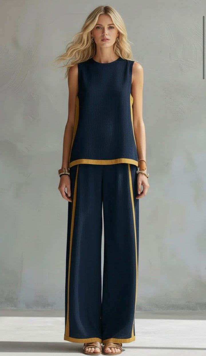 Elegant Two-Piece Suit for Women with Modern Graphic Details 3