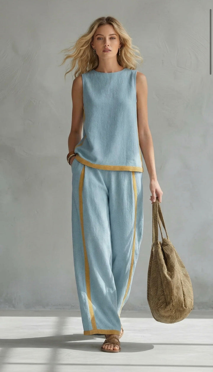 Elegant Two-Piece Suit for Women with Modern Graphic Details 5