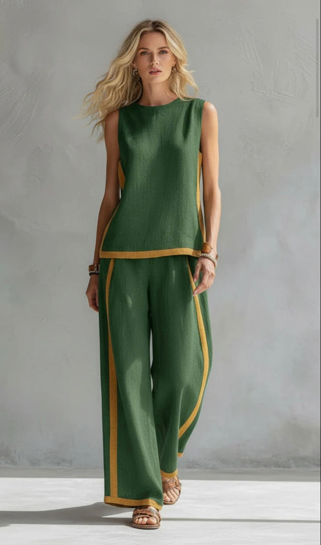 Elegant Two-Piece Suit for Women with Modern Graphic Details 6