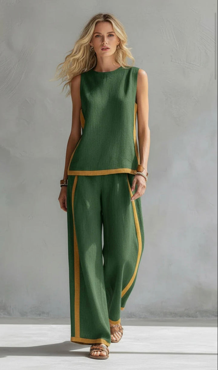 Elegant Two-Piece Suit for Women with Modern Graphic Details 6