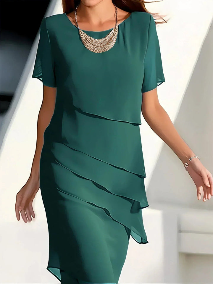 Elegant Women's Dress with Flounced Draping for a Slimming Effect 2