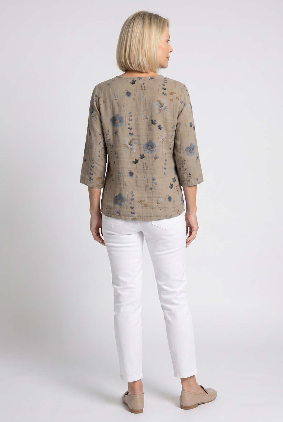 Floral V-Neck Blouse for Women with Three-Quarter Sleeves 3