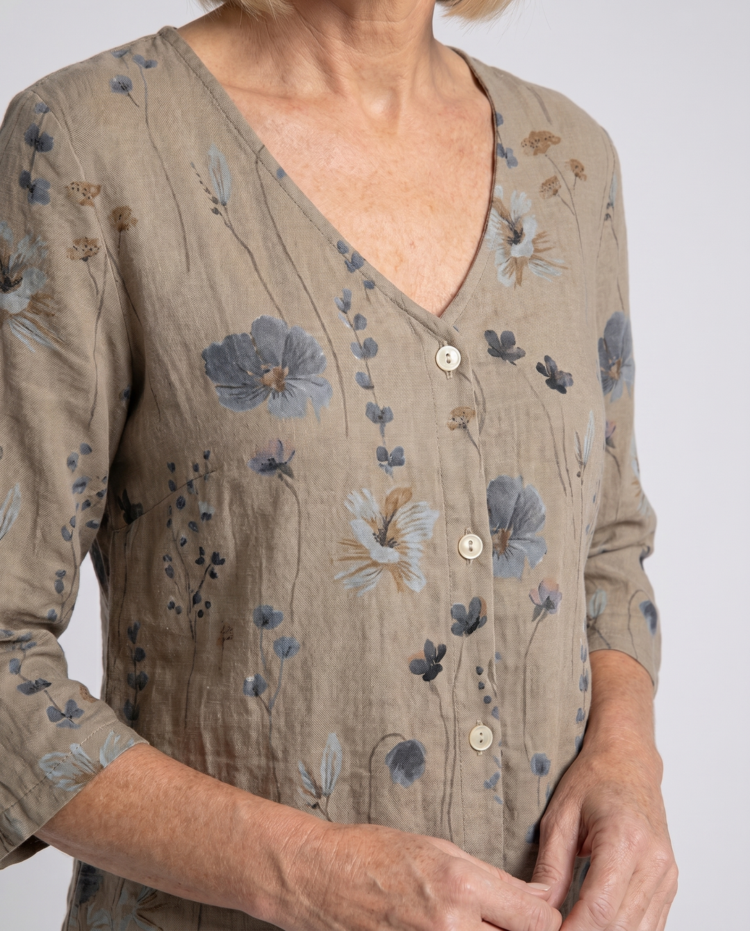 Floral V-Neck Blouse for Women with Three-Quarter Sleeves 4