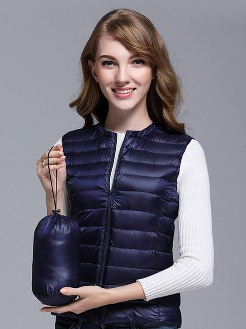 Lightweight Women's Winter Vest for Layering and Warmth, Stylish and Versatile Outerwear for Cold Weather 2