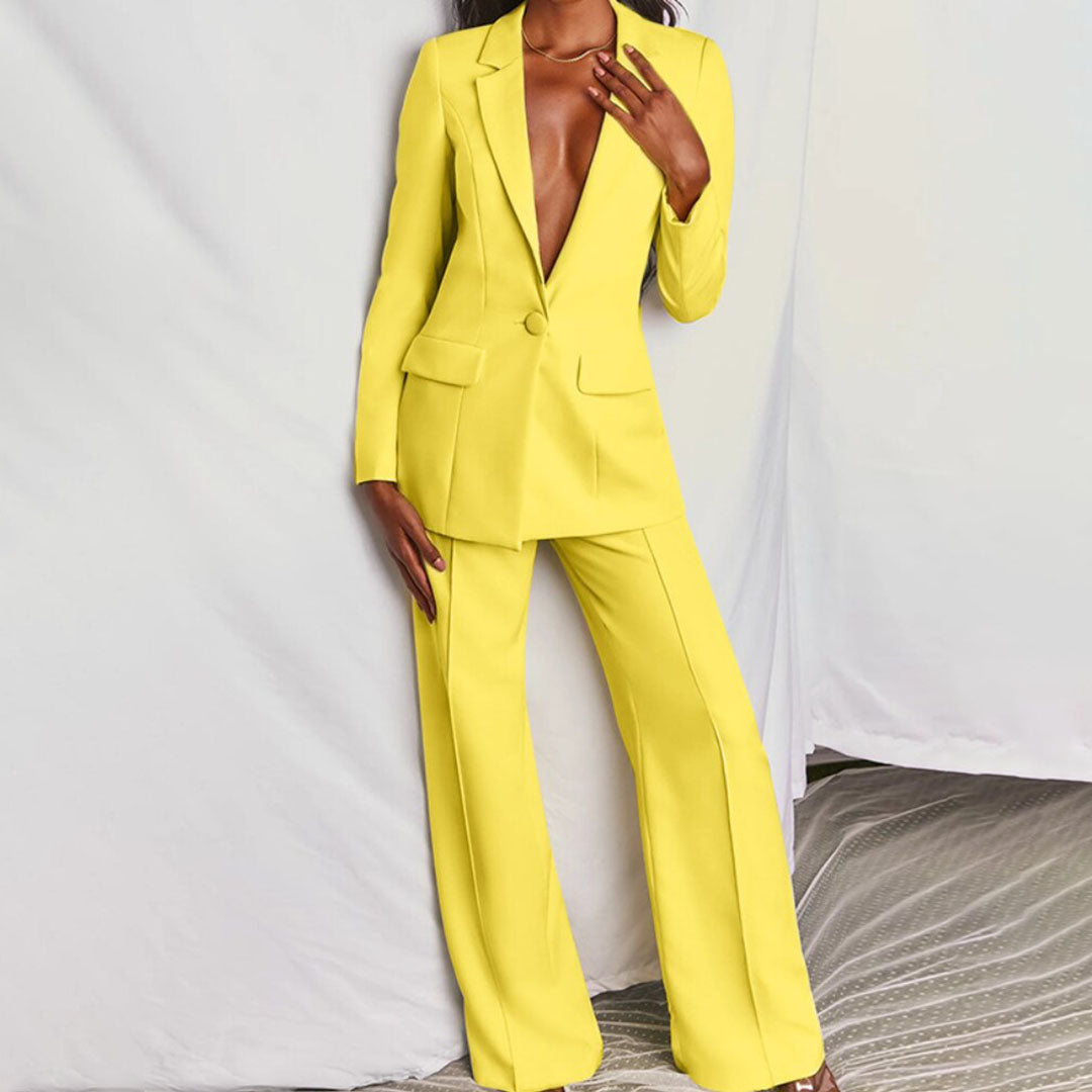 Tailored Women's Blazer and Trousers Outfit for Professional Style 0