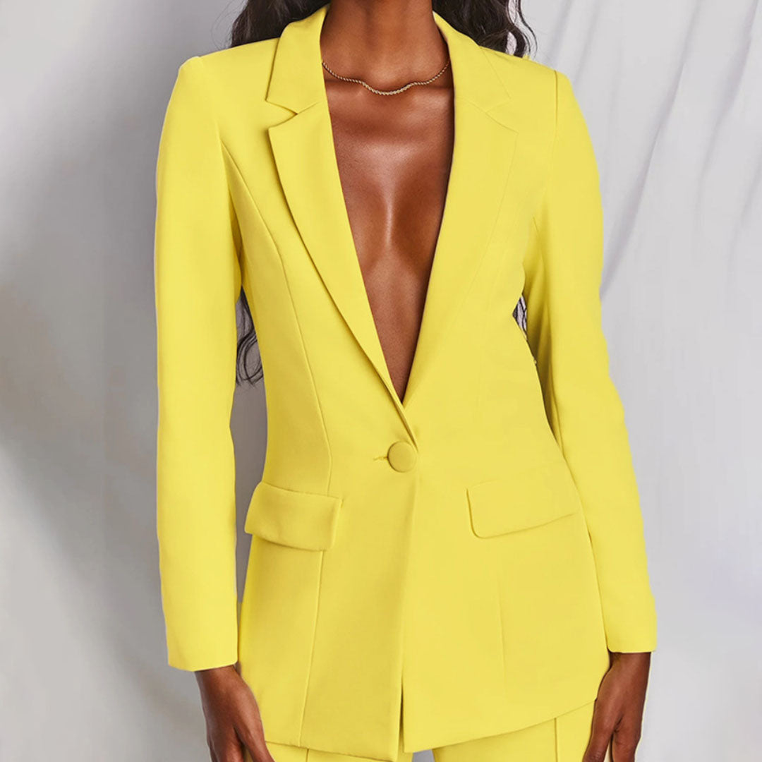 Tailored Women's Blazer and Trousers Outfit for Professional Style 1