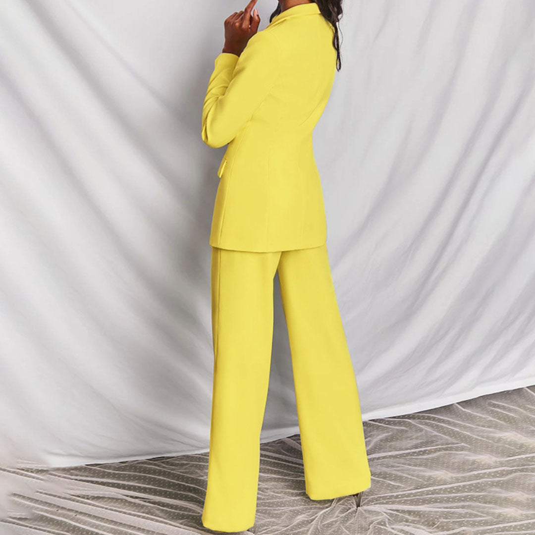 Tailored Women's Blazer and Trousers Outfit for Professional Style 3
