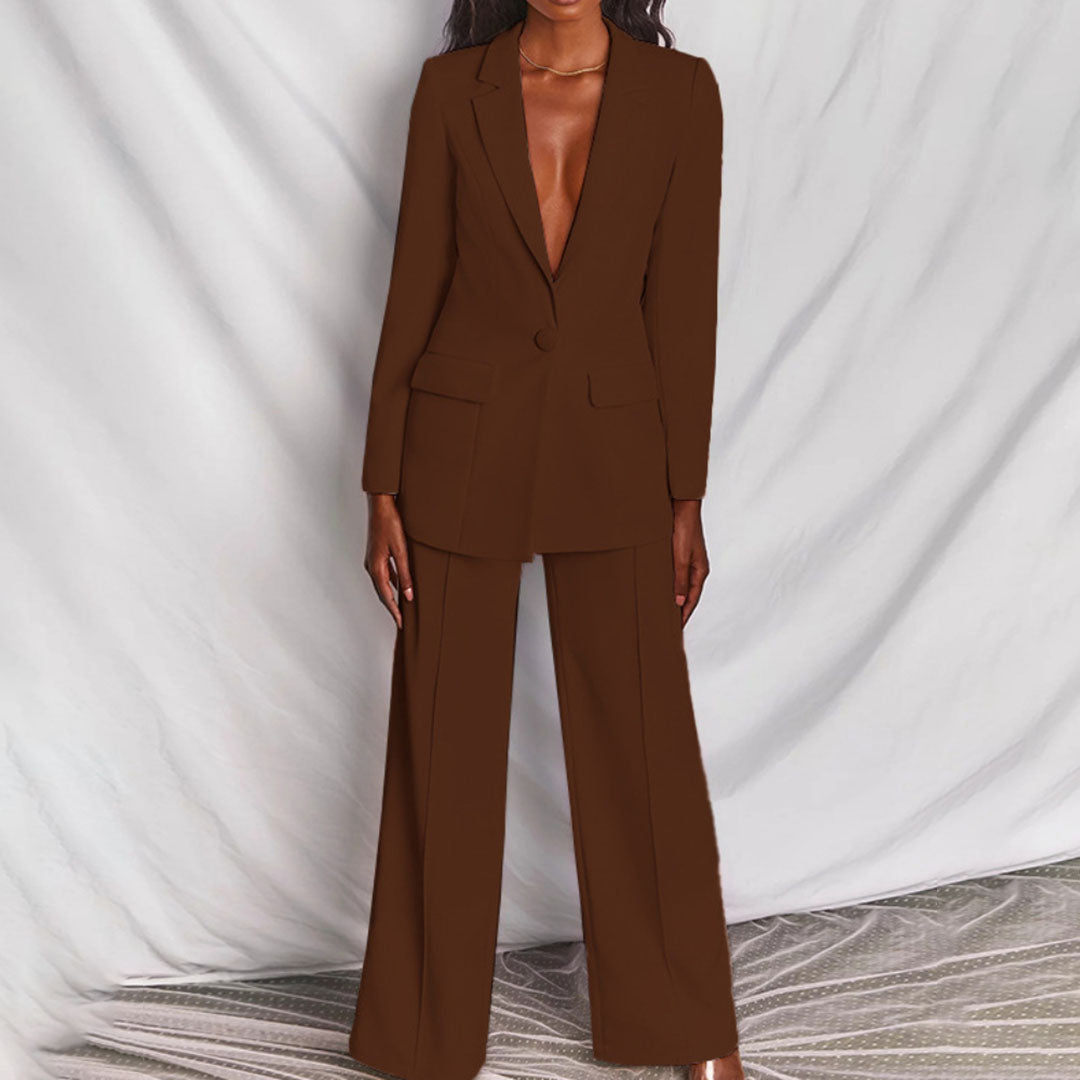Tailored Women's Blazer and Trousers Outfit for Professional Style 7