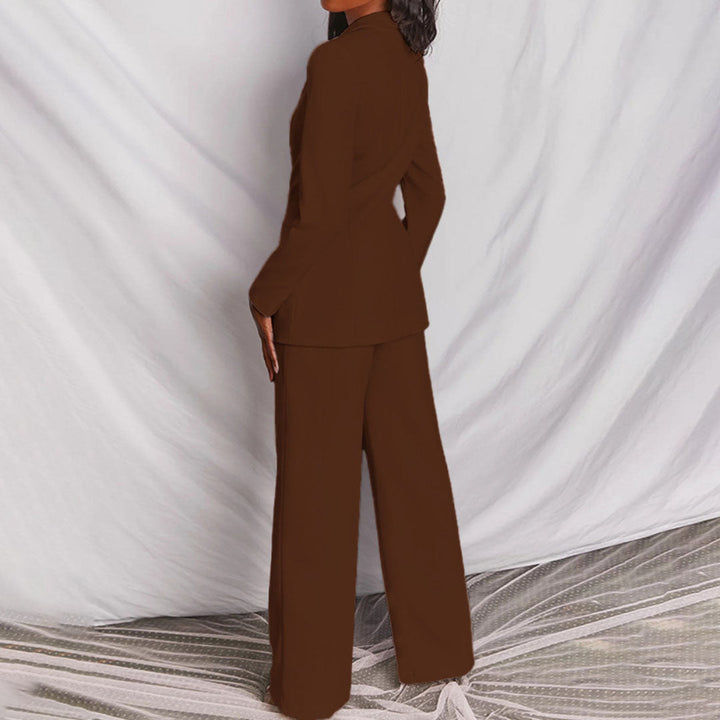 Tailored Women's Blazer and Trousers Outfit for Professional Style 8