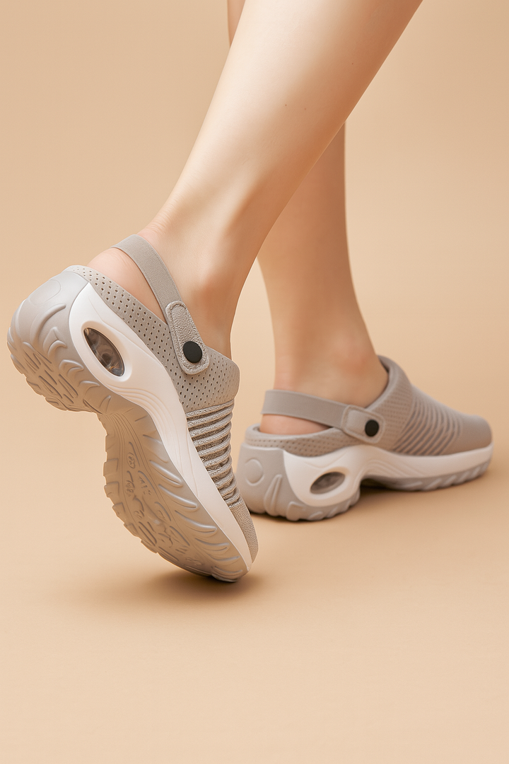 Teresa | Sporty clogs with ventilation 0