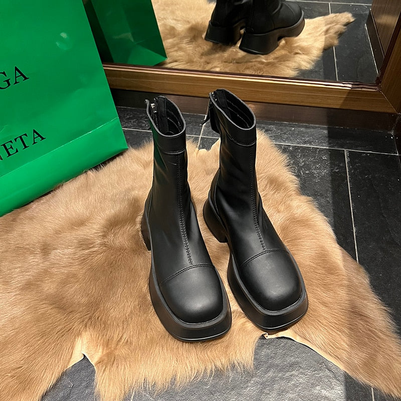 Women’s Platform Boots with Wide Toe for Stylish Comfort 3